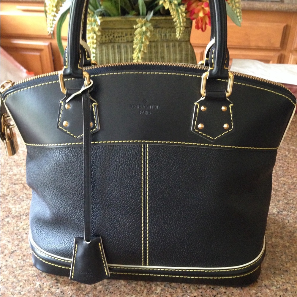 ***SOLD*** Louis Vuitton Suhali PM (Limited Ed)